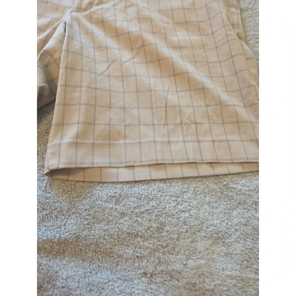 Tiger Woods Collection Tan‎ Plaid Shorts Men's Size 40